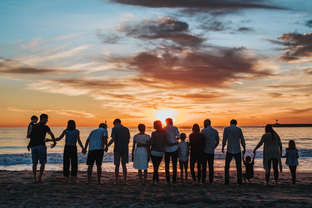 Familias y vecinos de la comunidad